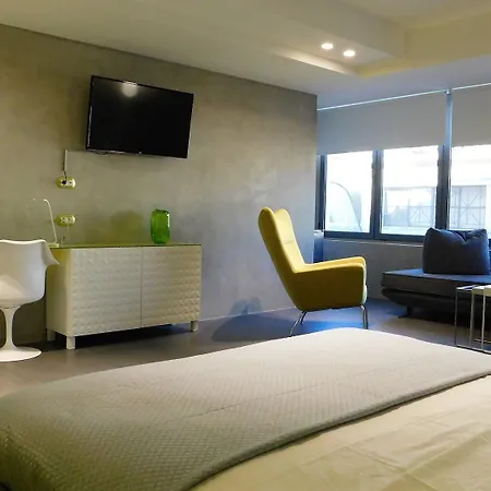 101 Adrianou Aparthotel