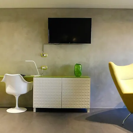 Aparthotel 101 Adrianou 4*